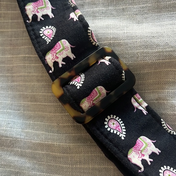 Vera Bradley Cross Body Bag with Elephant Pattern and Tortoise Shell Buckle - Picture 3 of 4